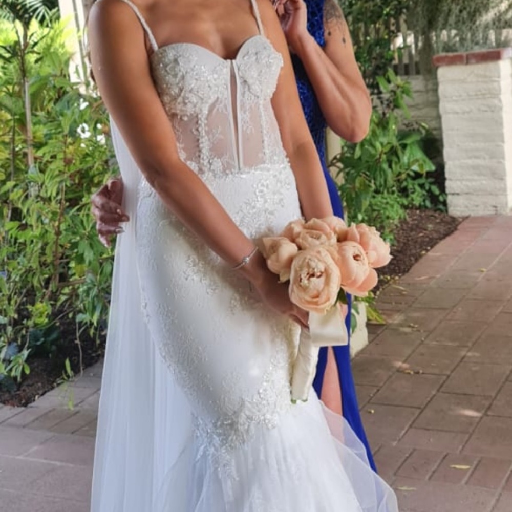 Elegant White Lace Wedding Dress